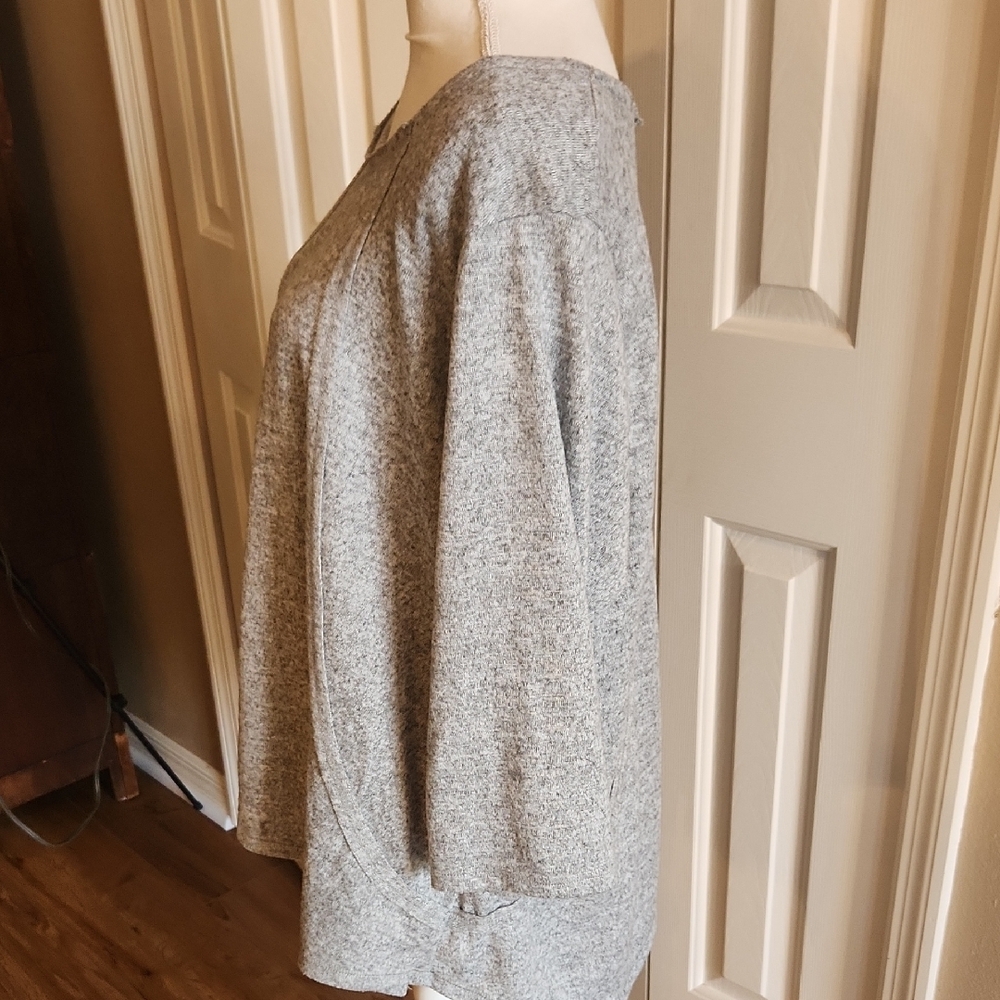 New Directions Curvy Gray Knit Top - Picture 2 of 8